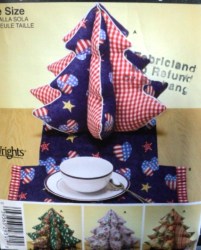 4345 16'' HIGH CHRISTMAS TREE CENTERPIECE, LINENS PATTERN